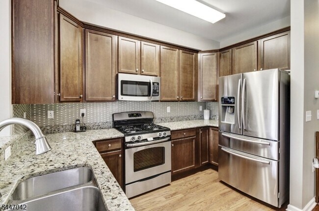 Foto del edificio - 506 Waterview Ct