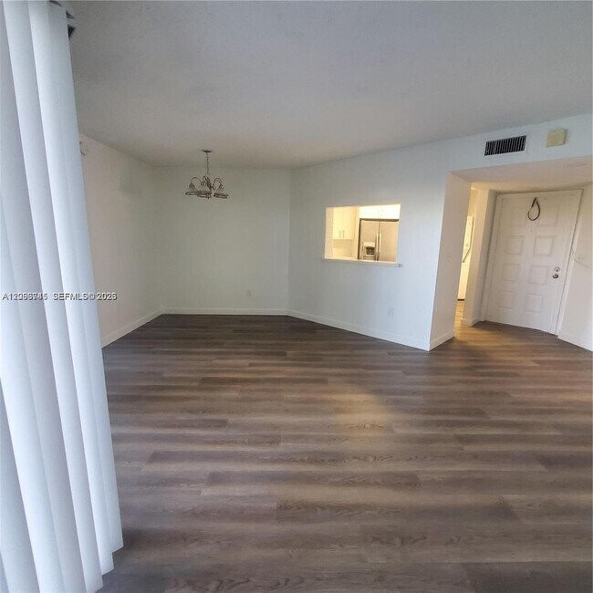 Building Photo - 929 Hamilton Dr