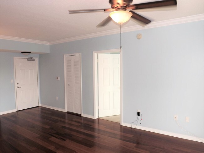 Foto del edificio - 4907  Midtown Lane 1316