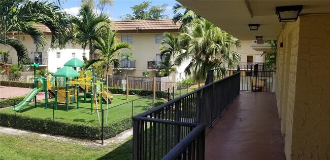 Building Photo - 8550 SW 109th Ave