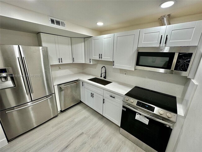 Foto del edificio - 8095 NW 8th St
