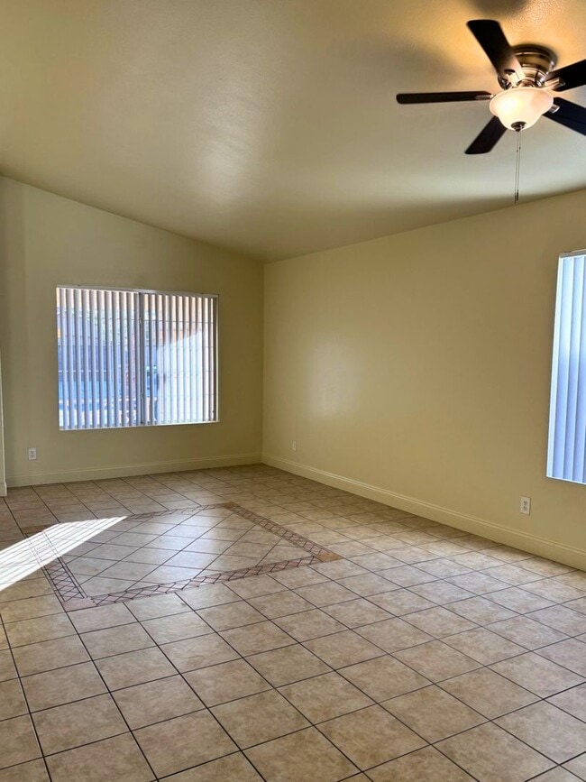 Building Photo - MOVE-IN READY 3BR/2BA SINGLE FAMILY HOME IN LAS VEGAS
