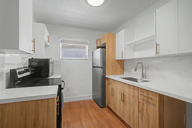 Foto del edificio - 3170 SW 16th St