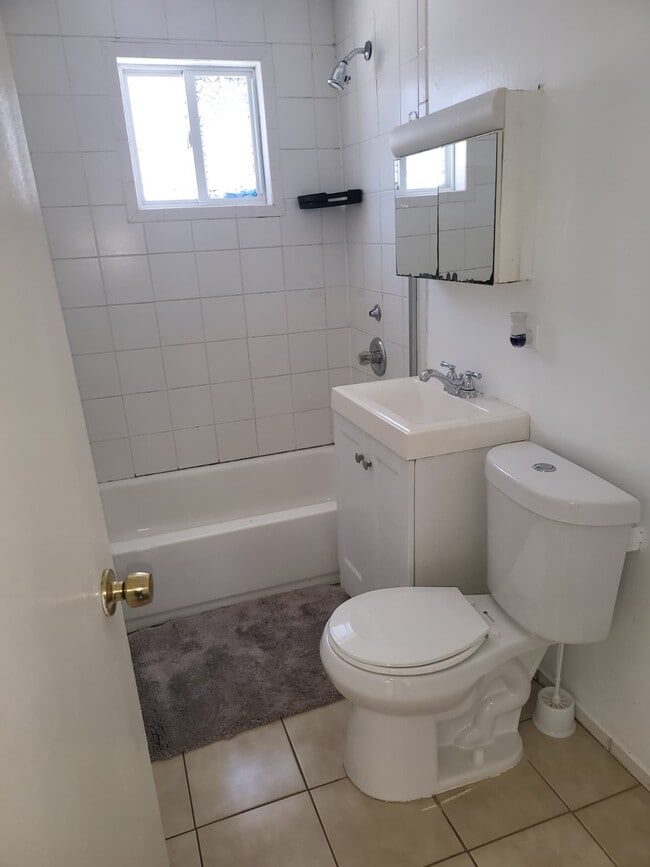 Building Photo - 36 Floyd St