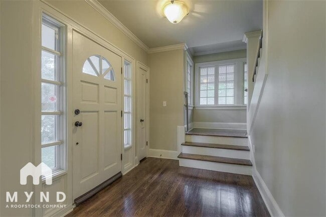 Building Photo - 616 W 63rd St