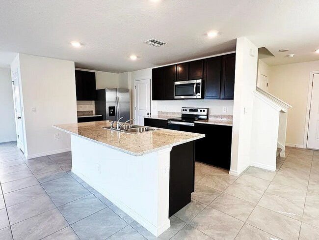 Foto del edificio - 5795 Cape Primrose Dr