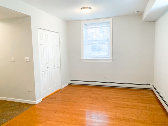 Building Photo - 543 W Fullerton Pkwy