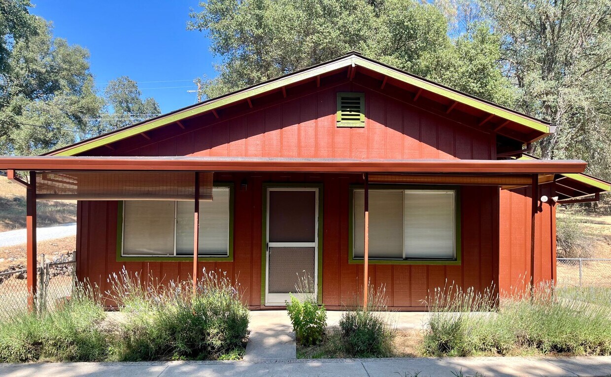Foto principal - Beautifully Remodeled 3 bedroom 1 bath hom...