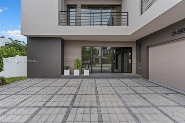 Building Photo - 7440 NW 100th Ct