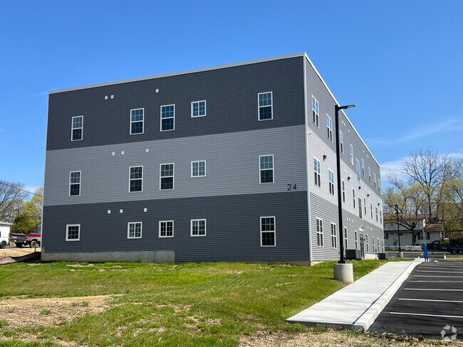Building Photo - 24 S Elm St