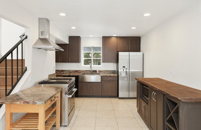 Building Photo - 216 W Escalones