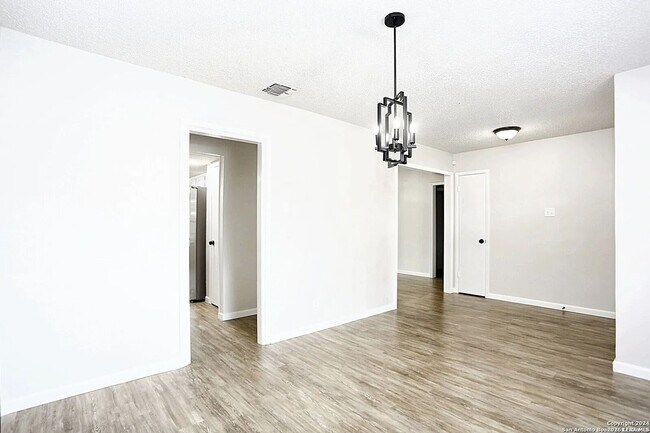 Building Photo - 1074 Ferdinand Dr