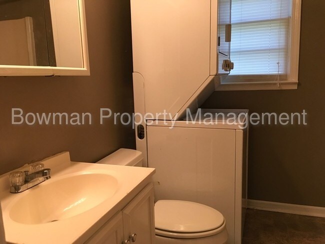 Building Photo - 2320 Woodbridge Dr
