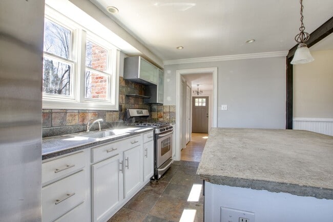 Foto del edificio - Lovely 2 Bedroom Single Family Home in Historic Monroe District