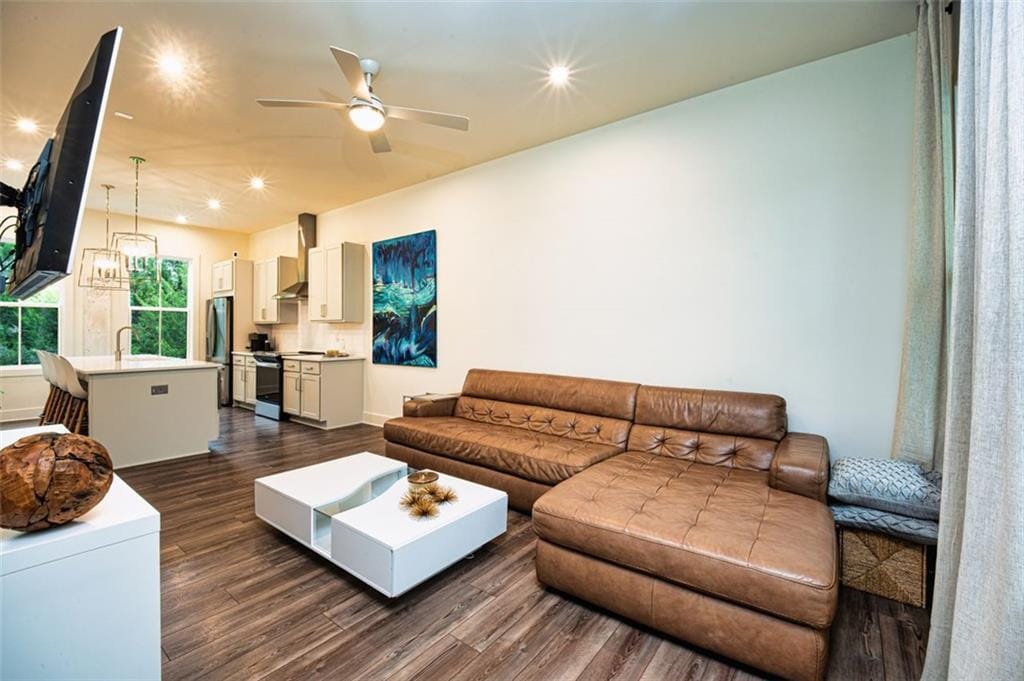 Primary Photo - 305 Dilbeck Cir