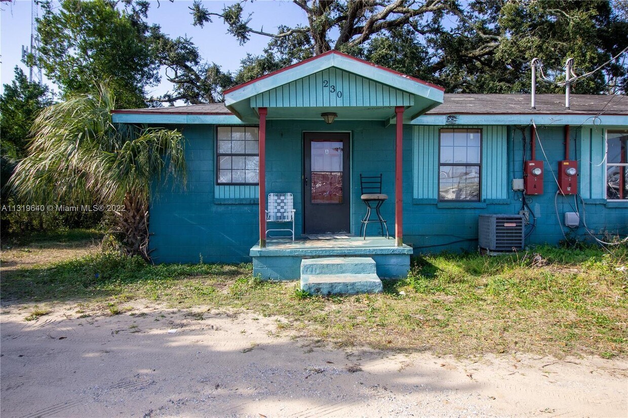 230 Weis Ln Unit A, Pensacola, FL 32507 Room for Rent in Pensacola