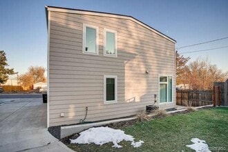 Building Photo - 433 S Newton St