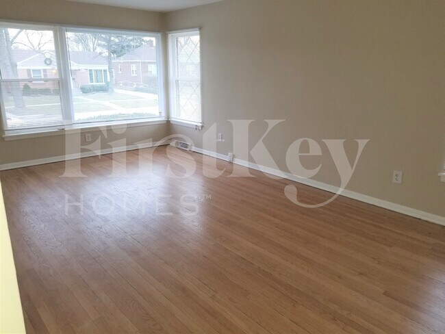 Foto del edificio - 1526 Mandel Ave