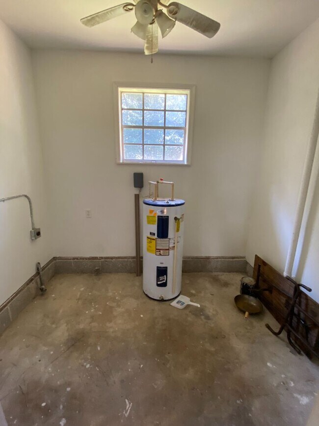 Building Photo - Fabulous Three Bedroom - Minutes from FSU ...