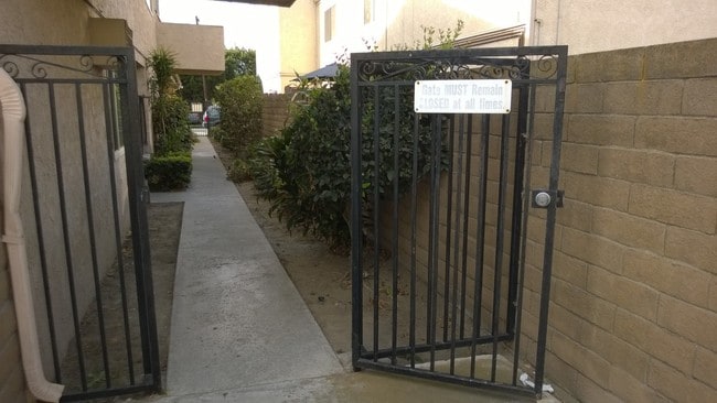 Walkway to apartment - 4361 Green Ave