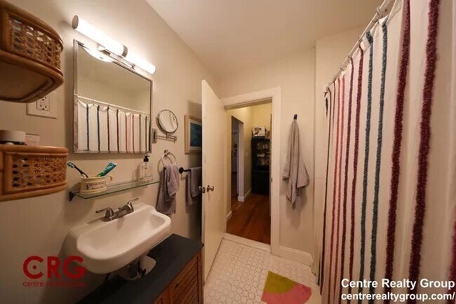 Foto del edificio - 9/1 Oversized 1BR near Washington Square w...