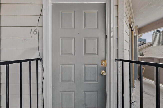Foto del edificio - 8545 Midpark Rd
