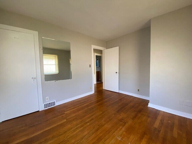 Building Photo - Welcome to this charming two bedroom, one ...