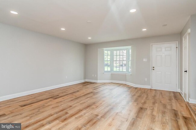 Building Photo - 142 English Run Cir