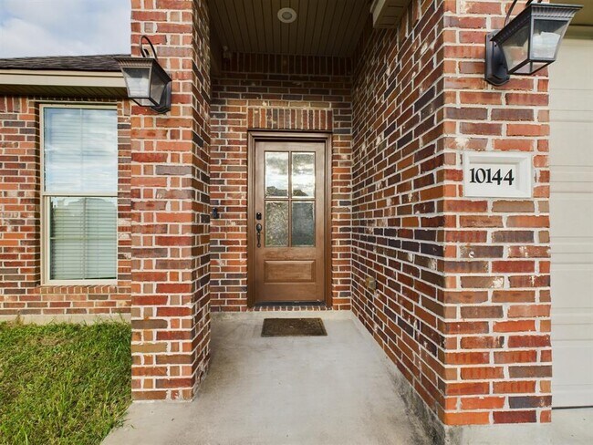 Building Photo - 10144 Dominion Ranch Dr