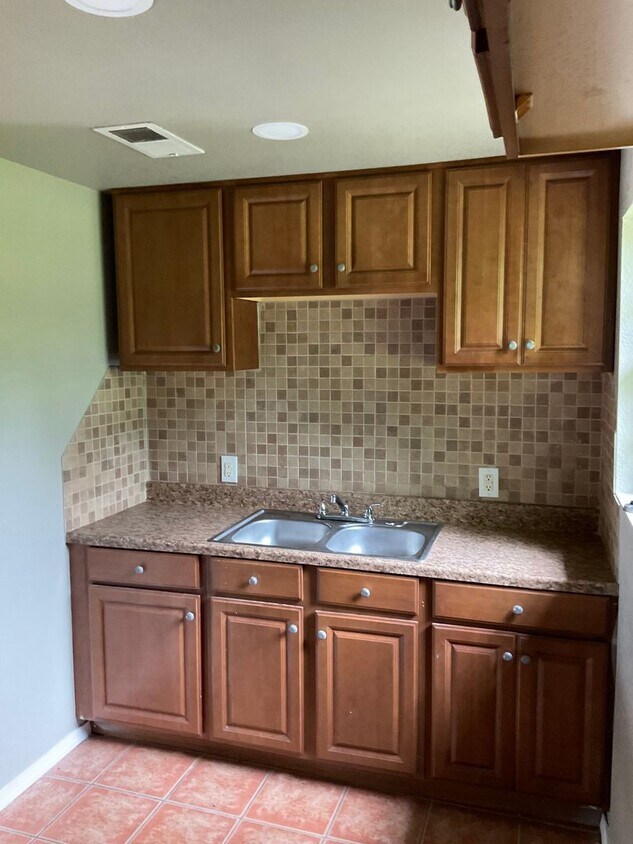 Foto del edificio - 2 Bed 1 Bath Stone Home in Del City