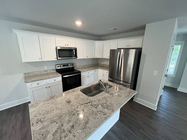 Building Photo - AVAILABLE NOW! 6545 BONANZA TRAIL GAINESVI...