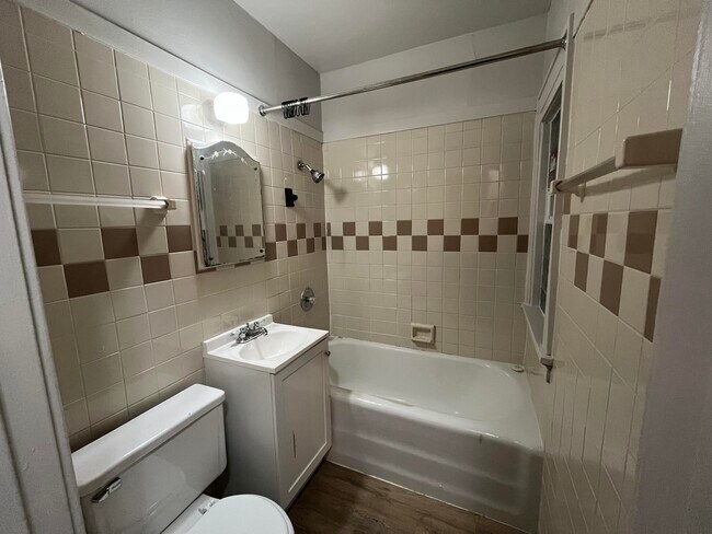 Foto del edificio - 4573 S Lake Dr