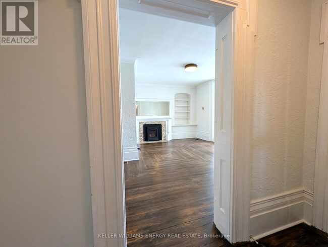 Building Photo - 35 King St