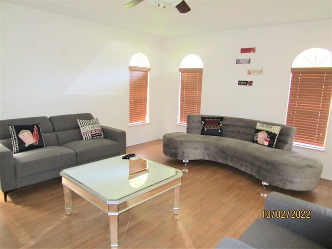 Foto del edificio - 7205 Hibiscus Rd