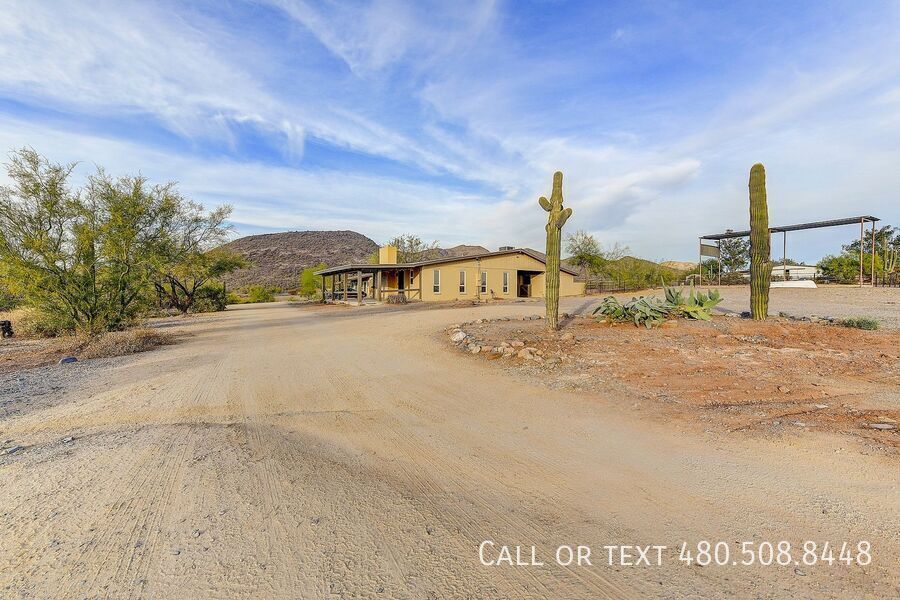 Primary Photo - Charming Desert Retreat with 360° Mountain...