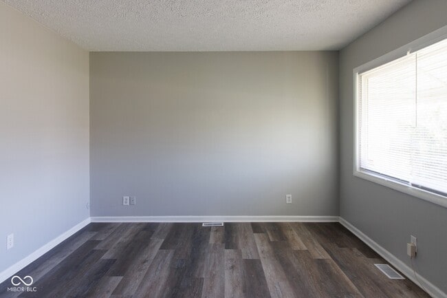 Building Photo - 2517 Villa Ave