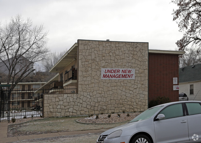 Building Photo - Towne Apartments