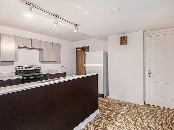 Building Photo - Lovely Apartment for you