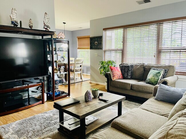 Foto del edificio - 1248 N Red Oak Cir