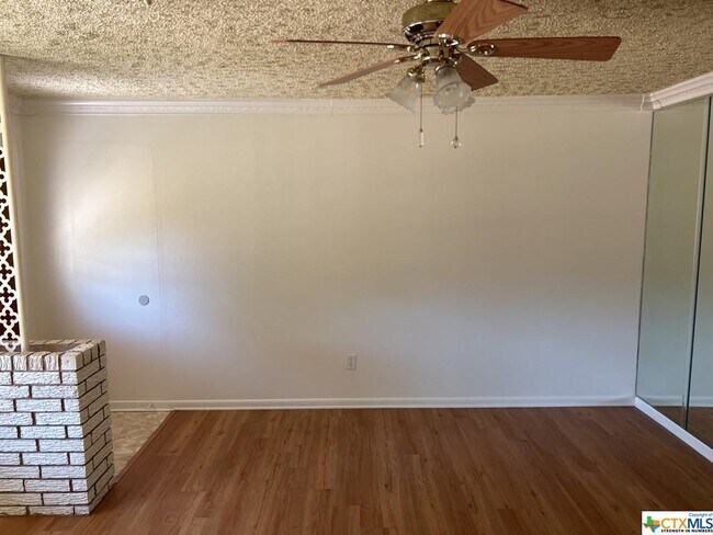 Building Photo - 1904 Forest Hills Dr