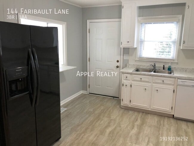 Foto del edificio - 144 Faribault Ln