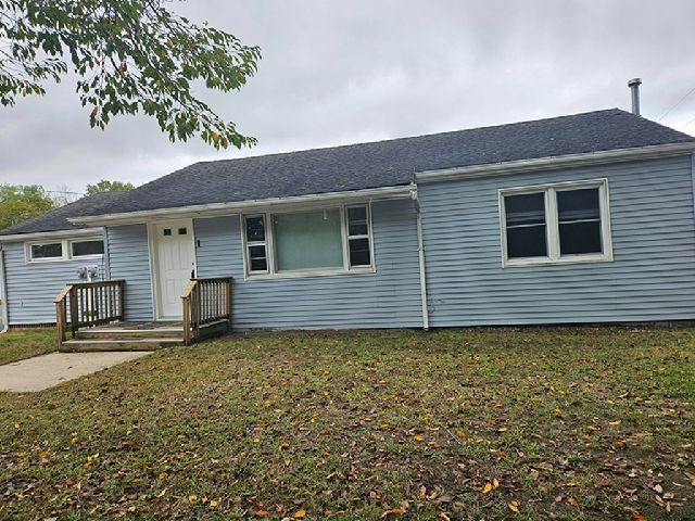 Primary Photo - 1 Aster Ln