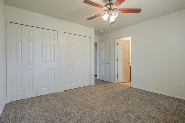 Building Photo - 431 Countryside Ln
