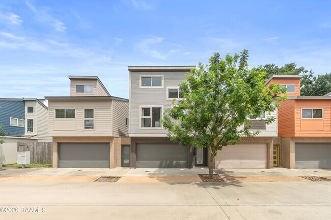 Foto del edificio - 212 Highland Oaks Ln