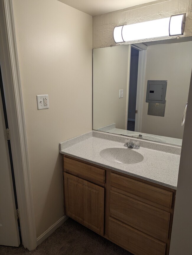 Hundir - Quantico Court