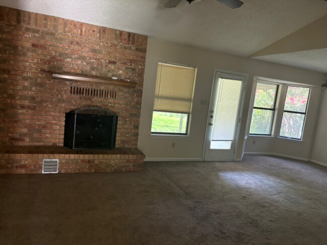 Building Photo - 1817 Sundown Dr