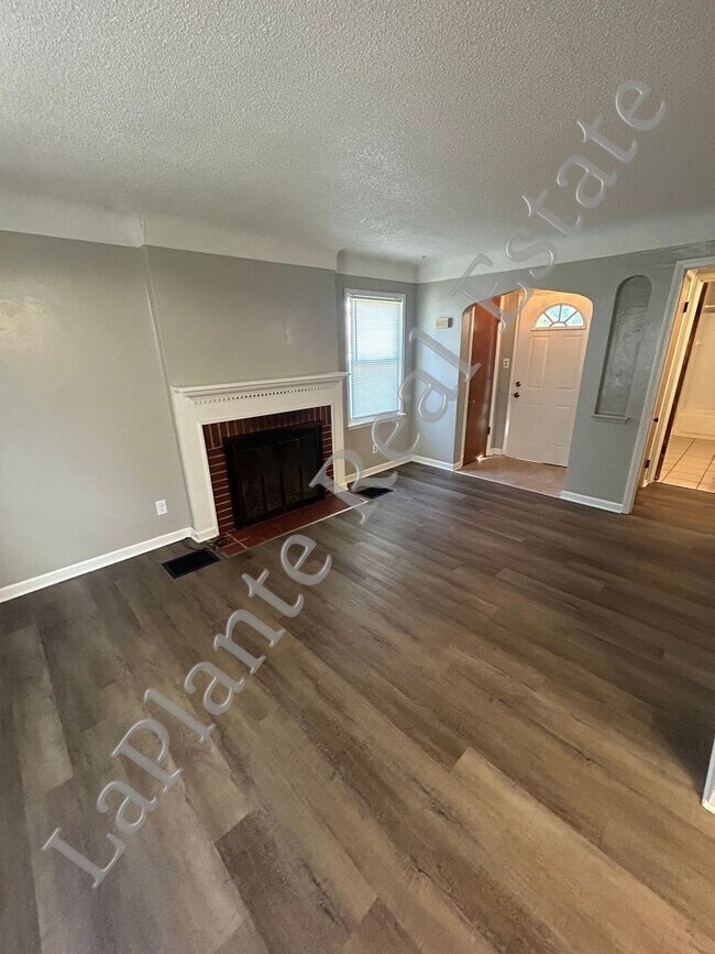 Foto del edificio - Cute 2 bedroom, 1 bath home on a corner lo...