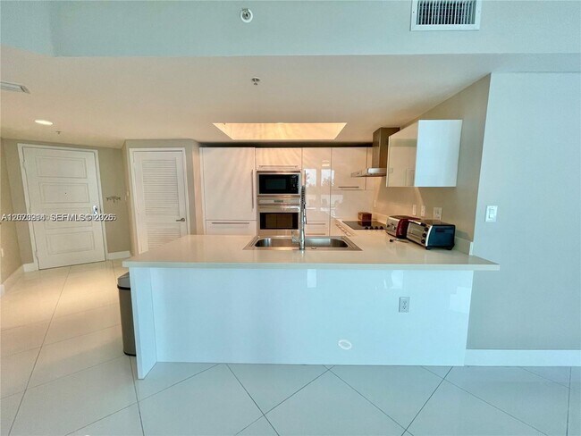 Building Photo - 150 Sunny Isles Blvd