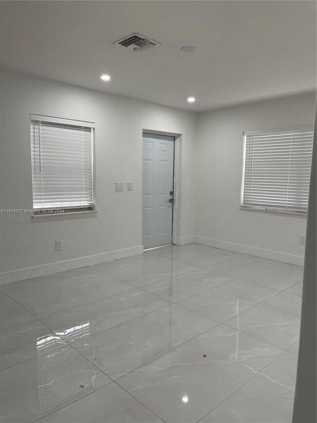 Foto del edificio - 75 SW 30th Ave