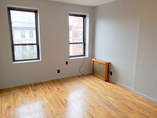 Building Photo - 401 E 116th St
